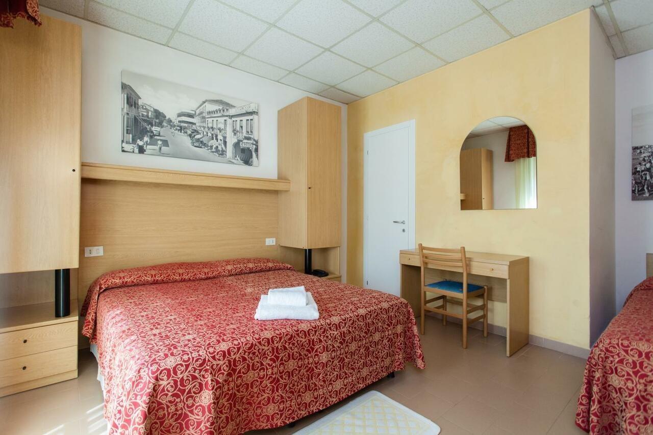 Hotel Al Mare Lido di Jesolo Exteriör bild