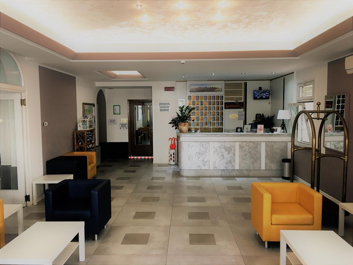 Hotel Al Mare Lido di Jesolo Exteriör bild