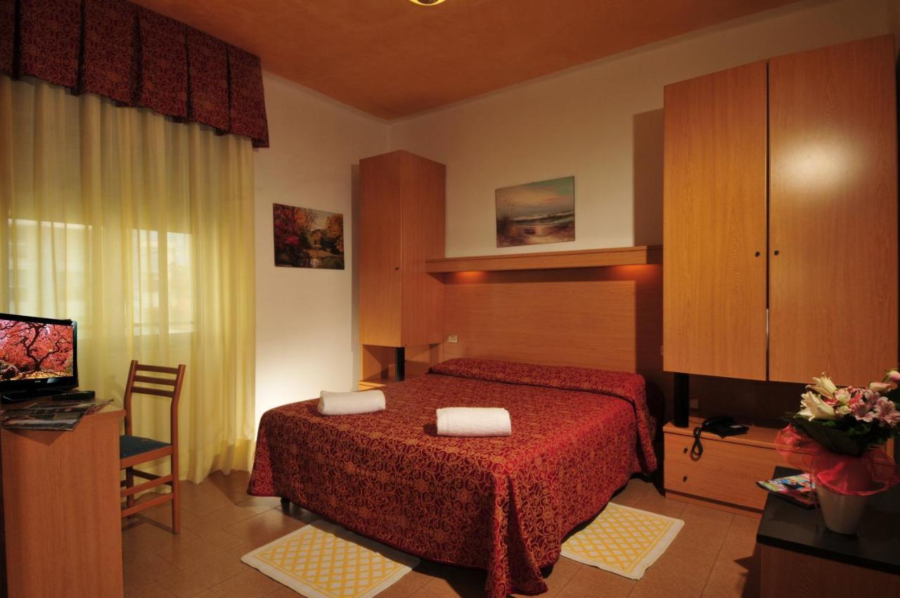 Hotel Al Mare Lido di Jesolo Rum bild